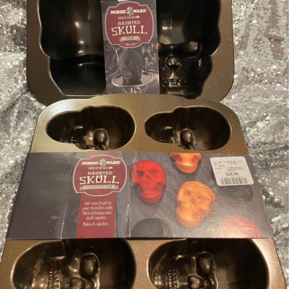 Nordic Ware - Premium Skull Cake Pan Set